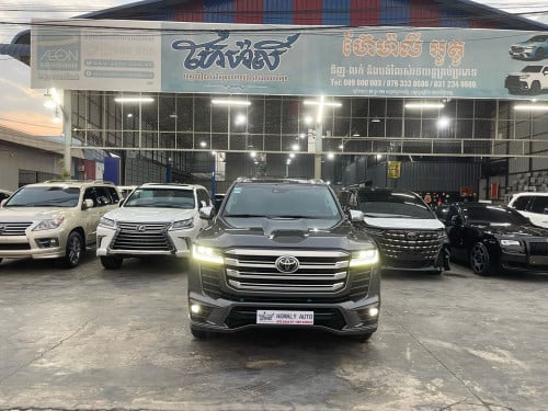 #Toyota Land Cruiser LC 300 VX-R Full Options 2022 • Options ( Auto doors ទ្វាបុឺត 4 ទ្វា )