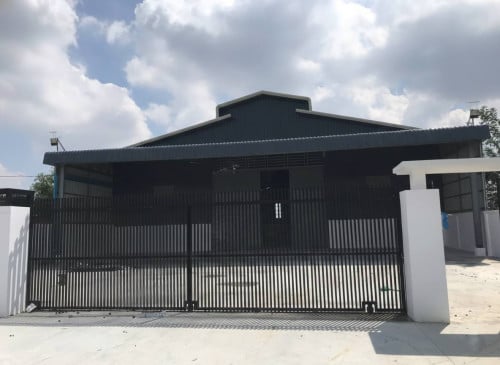 ឃ្លាំង និងដីសម្រាប់លក់ Warehouse for Sale 仓库出售