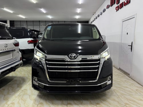 2023 Toyota GRANVIA VIP Premium ទឹកថ្នាំ​សុីន១ជុំ​ ,7000km only