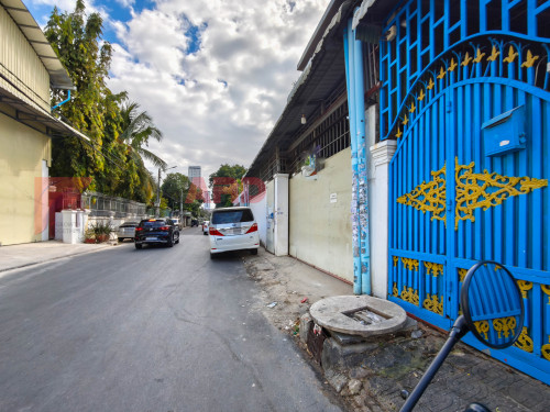 375 SQM Warehouse available for rent in Boeng Trobek Area.