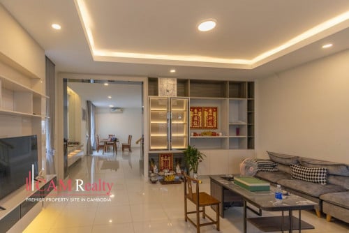 5 Bedroom Twin B Villa For Rent In Peng Huoth 50M