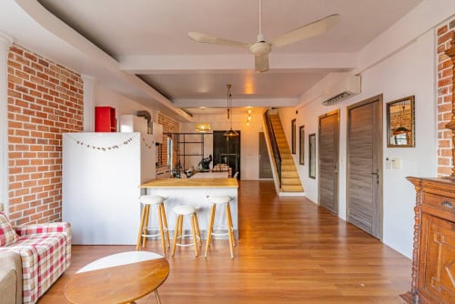 800$ | Affordable Rustic Renovated Apartment for Rent