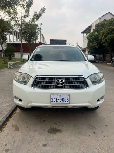 Highlander 09 hybrid full option ក្នុងលឿន កៅអីបីជួរ ឡានថ្មី សំបកកង់ថ្មីបួនគ្រាប់ ម្ចាស់ដើមទីមួយ