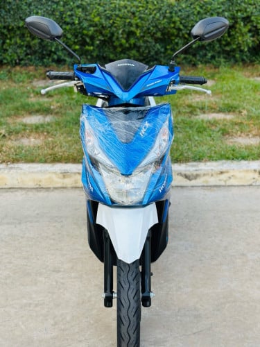 Honda Beat 019 ក្រុមហ៊ុន ម៉ាសុីនតាន់ហាប់នែនស្ងាត់ជិះស្រួលស្ទុះមិនលាន់មិនហុយមានពន្ធកាតគ្រឺ