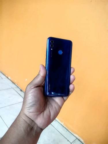 Honor 10 Ram6+128G នៅស្អាត