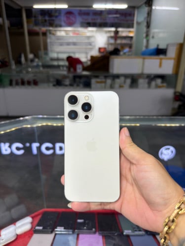 iPhone 11 Up 15 Pro LL/A HD128GB Phone Condition 98% 🔋82% , ម៉ាស៊ីនសុីន , មានស្កេនមុខ