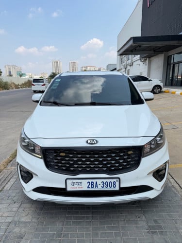 Kia Carnival 11កៅអី​ Full អូតូទ្វារ៣​បេីកដំបូល២តង់​ ប្រភេទឡានខ្លាញ់គោក្នុងស្រុក