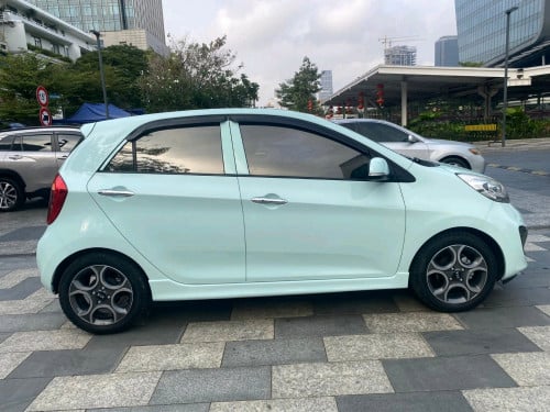 Kia morning ឆ្នាំ2013 full option បើកដំបូល