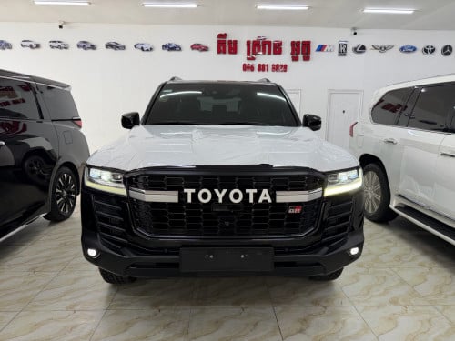 Land Cruiser GR Sport 2022 ម្ចាស់ដេីមប្រេីក្រុមហ៊ុន