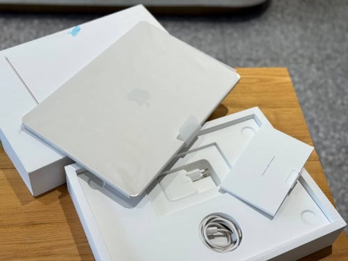 MacBook Air M2 -2023 15inch  Ram 8 storage 256  Cycle count 150 Battery health 99% ស្អាតទាំងអស់