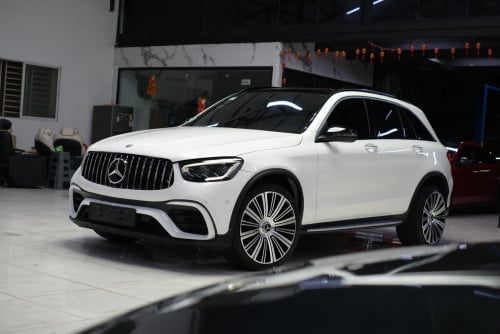 MERCEDES GLC300 AMG