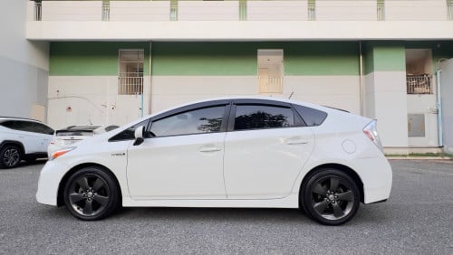 Prius 2012 Deluxe Solar ស្តុកថ្មី