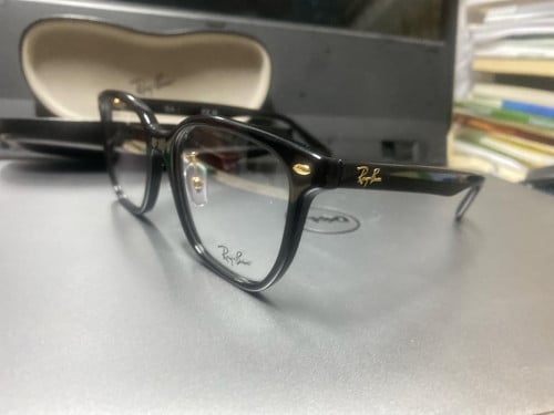 Ray ban Rx5425d limited ប្រភេទតែម មាស លក់95$ កាលទិញក្បែរ200$ ព្រោះទុកចោល