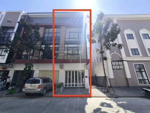 Shophouse For Sale / Borey Peng Huoth Bueng Snor