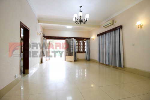 Spacious 7 bedrooms villa with Swimming Pool for rent in Tonle Bassac Area (Close to BKK1)