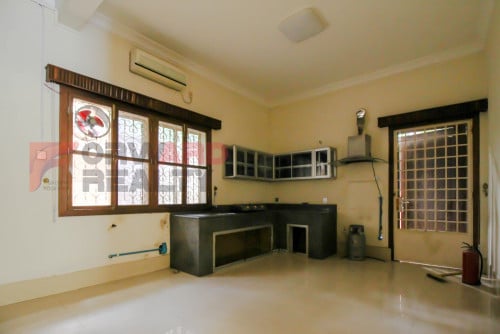 Spacious 7 bedrooms villa with Swimming Pool for rent in Tonle Bassac Area (Close to BKK1)
