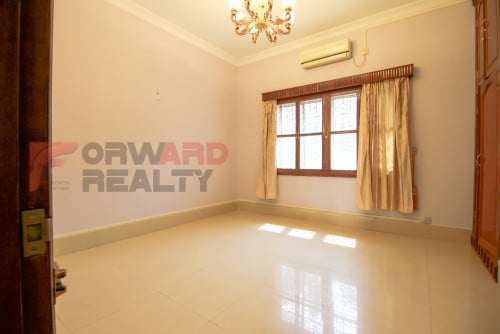 Spacious 7 bedrooms villa with Swimming Pool for rent in Tonle Bassac Area (Close to BKK1)