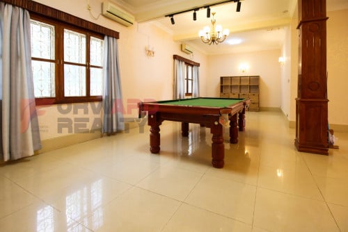 Spacious 7 bedrooms villa with Swimming Pool for rent in Tonle Bassac Area (Close to BKK1)