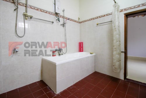 Spacious 7 bedrooms villa with Swimming Pool for rent in Tonle Bassac Area (Close to BKK1)