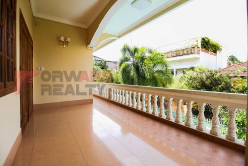 Spacious 7 bedrooms villa with Swimming Pool for rent in Tonle Bassac Area (Close to BKK1)