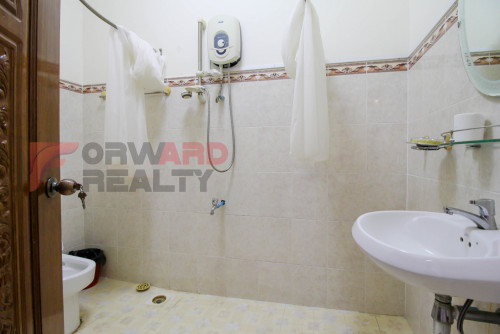 Spacious 7 bedrooms villa with Swimming Pool for rent in Tonle Bassac Area (Close to BKK1)
