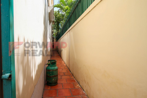 Spacious 7 bedrooms villa with Swimming Pool for rent in Tonle Bassac Area (Close to BKK1)