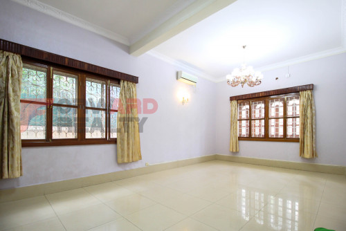 Spacious 7 bedrooms villa with Swimming Pool for rent in Tonle Bassac Area (Close to BKK1)