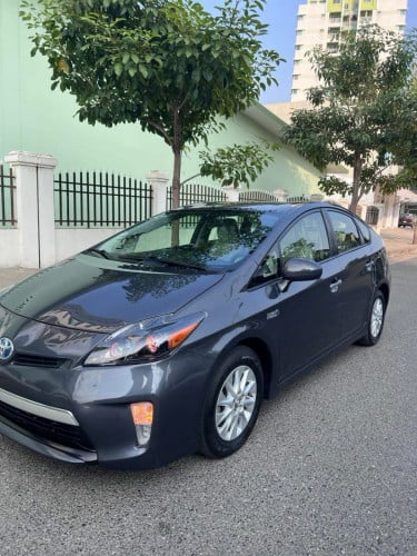 Toyota Prius 2014 Option 3 plug in