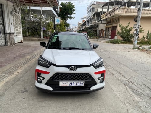 Toyota Raize year 2022 Full option ដំបូលខ្មៅ ប្រឿជាង2មុឺនkm