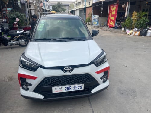 Toyota Raize years 2022 Full option ដំបូលខ្មៅ