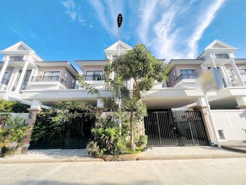 Twin A Villa For Sale / Borey Peng Huoth Bueng Snor