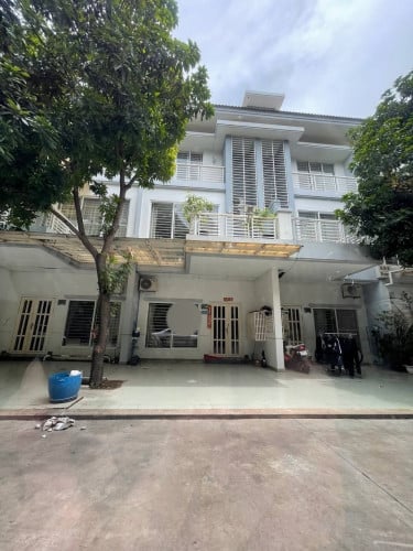 Villa for rent in borey Penghout the star Premier