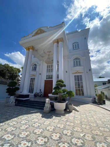 Villa for SALE or RENT! • Location: Preak Eng near national road1 .