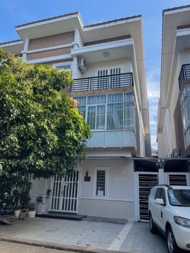 វីឡាកូនកាត់សម្រាប់ជួលនៅថៃឈុនគ្រី