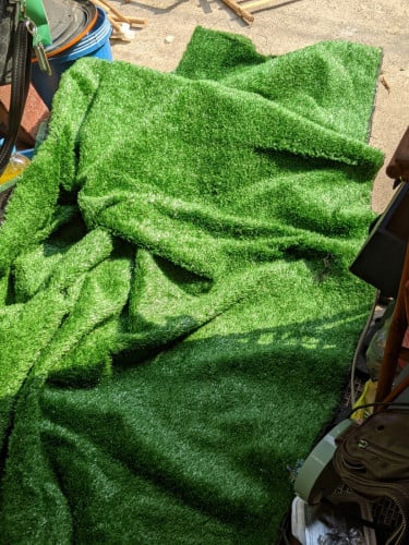 លក់វិញកម្រាលស្មៅសិប្បនិម្មិត