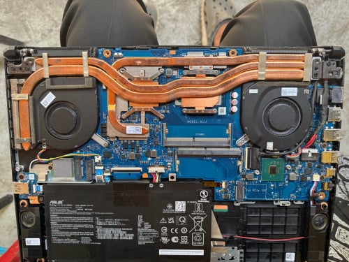 លក់គ្រឿងកុំព្យូទ័រកាប់សាច់