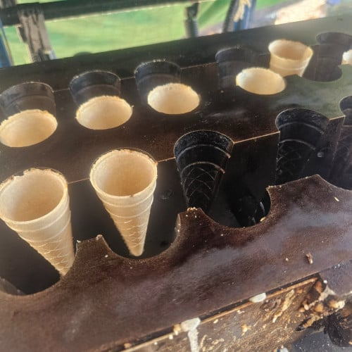 មាស៊ីនធ្វើនំការ៉េមលក់