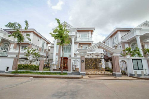 វីឡាព្រីនសម្រាប់លក់ នៅបុរីប៉េងហួតបឹងស្នោរ