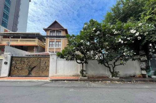 វីឡាមានអាងទឹកសម្រាប់ជួល នៅបឹងកេងកង១