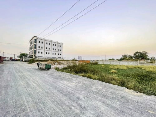 ដីលក់ នៅក្រាំធ្នង់ ជិតបុរីភ្នំពេញថ្មី អេលីតផាក