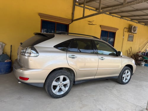 ឡានម្ចាស់ដើម ទីមួយ