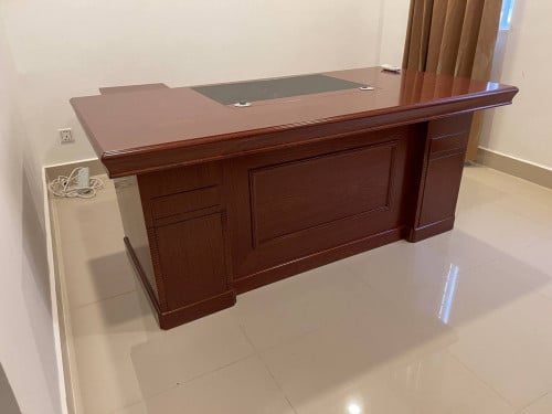 តុប្រធាន