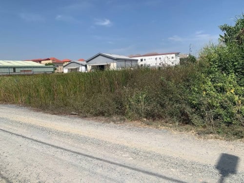 ដីលក់ក្រោយបុរីពិភពថ្មី សំរោងអណ្តែត