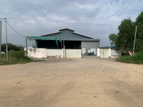 ឃ្លាំងលក់ ជិតបុរីអារ៉ាតា ឃ្មួញ