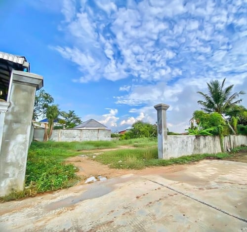 ដីសម្រាប់លក់ នៅជិតបុរីវ៉ារីណា សែនសុខ