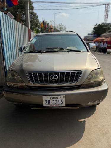 លក់ដូរសារីឡានស្អាតp2អត់បុកអត់ប៉ះ