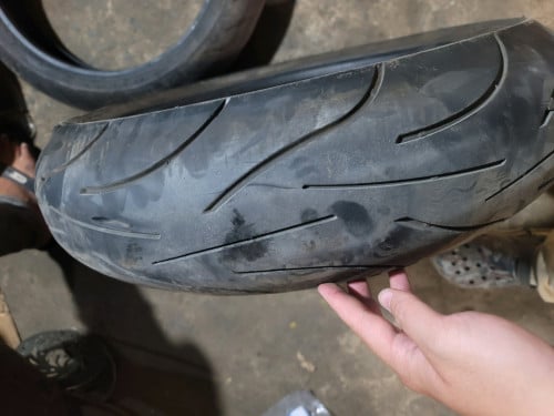 សំបកកង់ម៉ូតូ លេខ 160/60/17