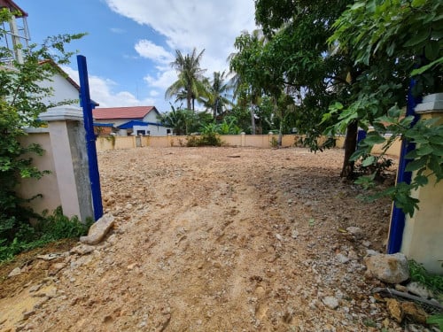 ដីកែងលេីផ្លូវរដ្ធ​ 360M2 18x20