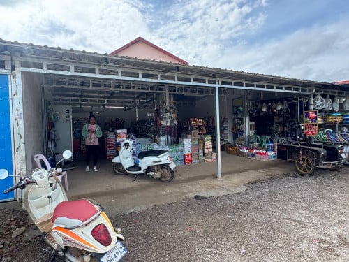 មានបន្ទប់ជួលធម្មតា5បន្ទប់ និងផ្ទះជួលទំហំធំ1បន្ទប់