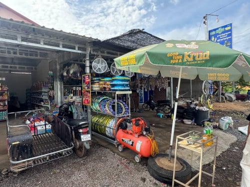 មានបន្ទប់ជួលធម្មតា5បន្ទប់ និងផ្ទះជួលទំហំធំ1បន្ទប់